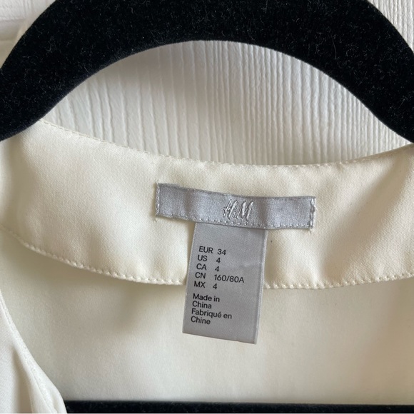 H and m creek sleeveless blouse - Picture 2 of 2